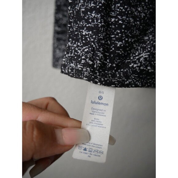 Lululemon Vinyasa Wrap Scarf Black White Print One Size Convertible Neck Warmer - Picture 2 of 8